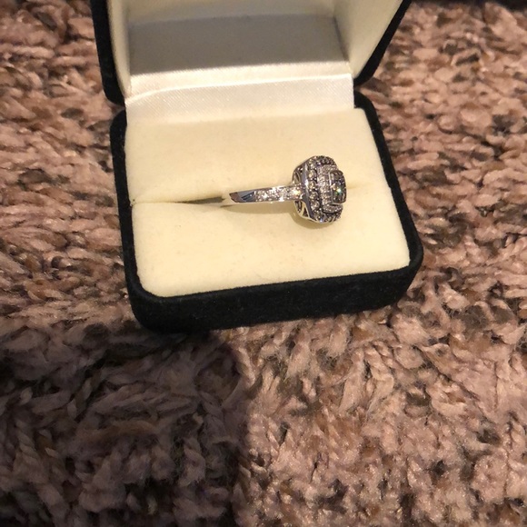 Size 5.5 champagne and white diamond ring - Picture 4 of 4